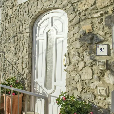 Hilltop Retreat Above With Sea Views * Positano